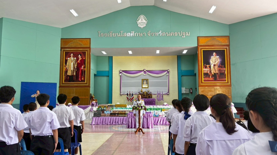 "ในหลวง" พระราชทานสิ่งของ เครื่องอุปโภคบริโภค เนื่องในพระราชพิธีมหามงคลเฉลิมพระชนมพรรษา 4 รอบ สมเด็จพระนางเจ้าฯ พระบรมราชินี