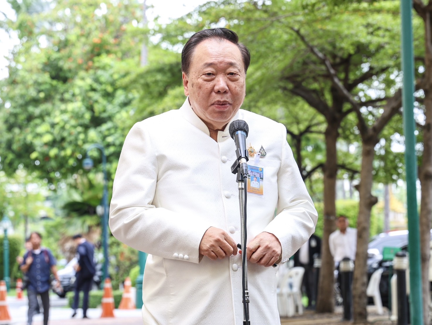 "สุชาติ" ระบุ "เจ้าอาวาส" วัดพระบาทน้ำพุลาออกไม่มีผล หนีความผิดไม่ได้ เหตุเป็นเจ้าพนักงาน บ่ายนี้ลงพื้นที่ 