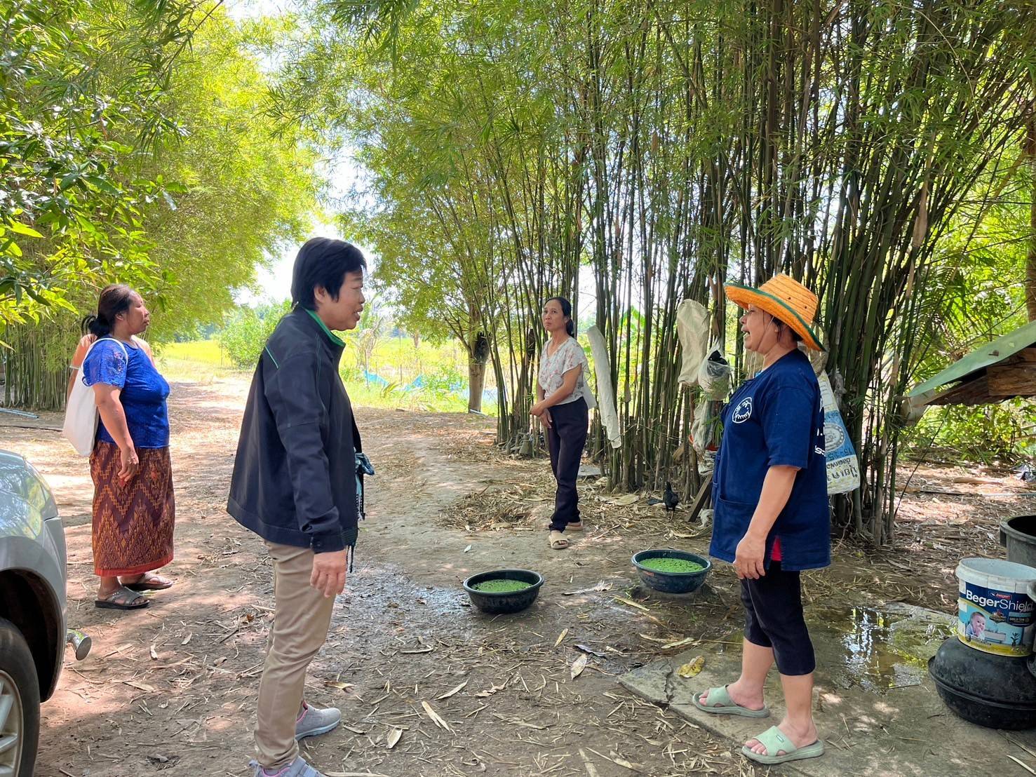 เกษตรอำเภอทรายมูลลงพื้นที่ติดตามเกษตรกรต้นแบบการใช้น้ำในไร่นาอย่างมีประสิทธิภาพ