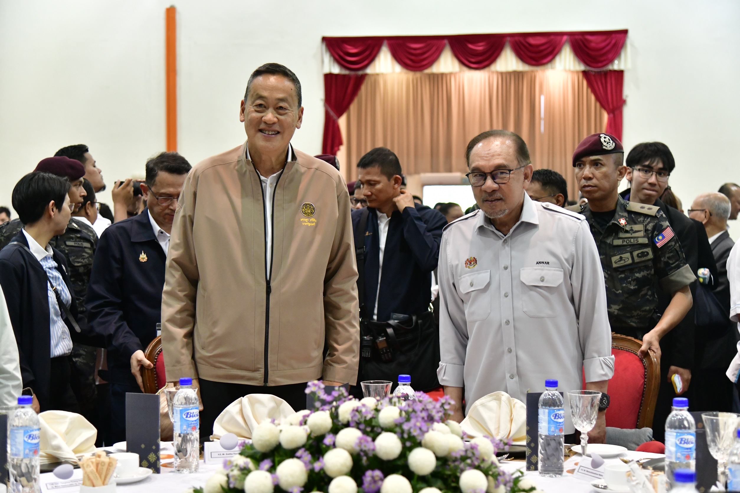 "นายกฯ" เผย "อันวาร์" ต้อนรับอย่างดี เชิญ "สส. - ผู้นำศาสนา - ปธ.สภา" ร่วมรับประทานอาหาร กระชับสัมพันธ์ทุกระดับ ยันไม่ทิ้งเรื่องความมั่นคง