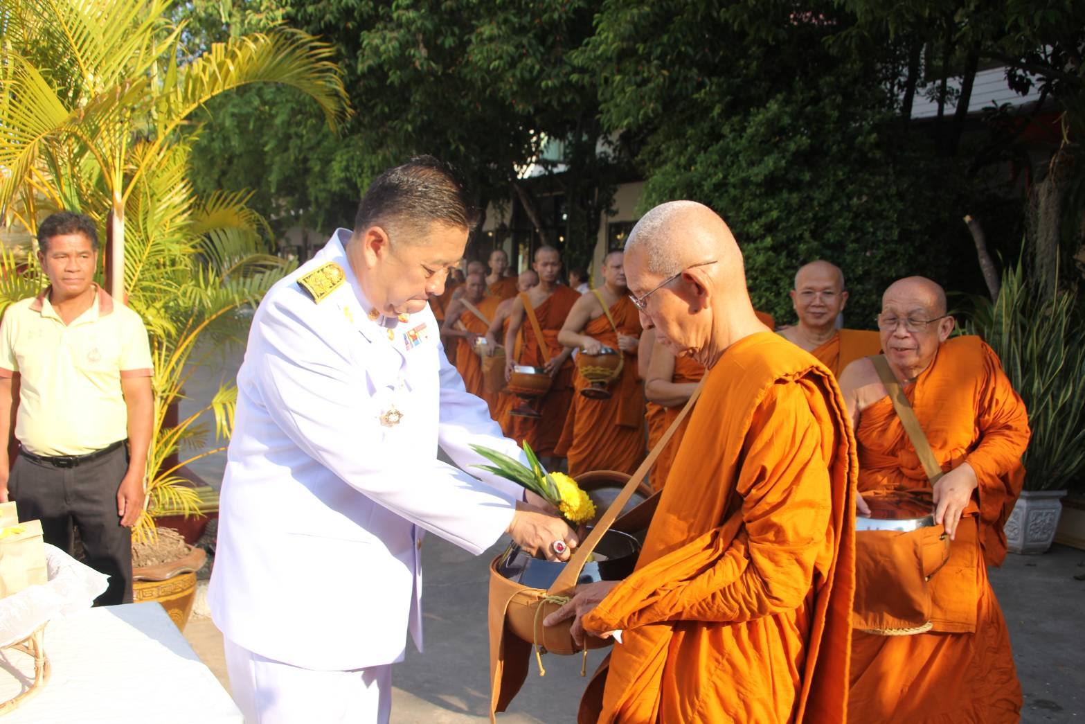 ร้อยเอ็ด ทำบุญตักบาตร และพิธีเจริญพระพุทธมนต์ถวายพระราชกุศล เนื่องในวันคล้ายวันประสูติ เจ้าฟ้าทีปังกรรัศมีโชติฯ