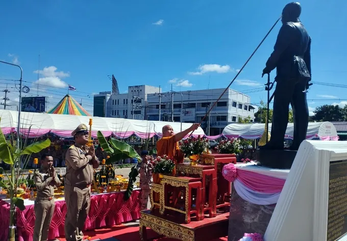 นอภ.เมืองยโสธร ประกอบพิธีบวงสรวง เบิกเนตร เจิมศิลาฤกษ์อนุสาวรีย์รัชกาลที่ 5