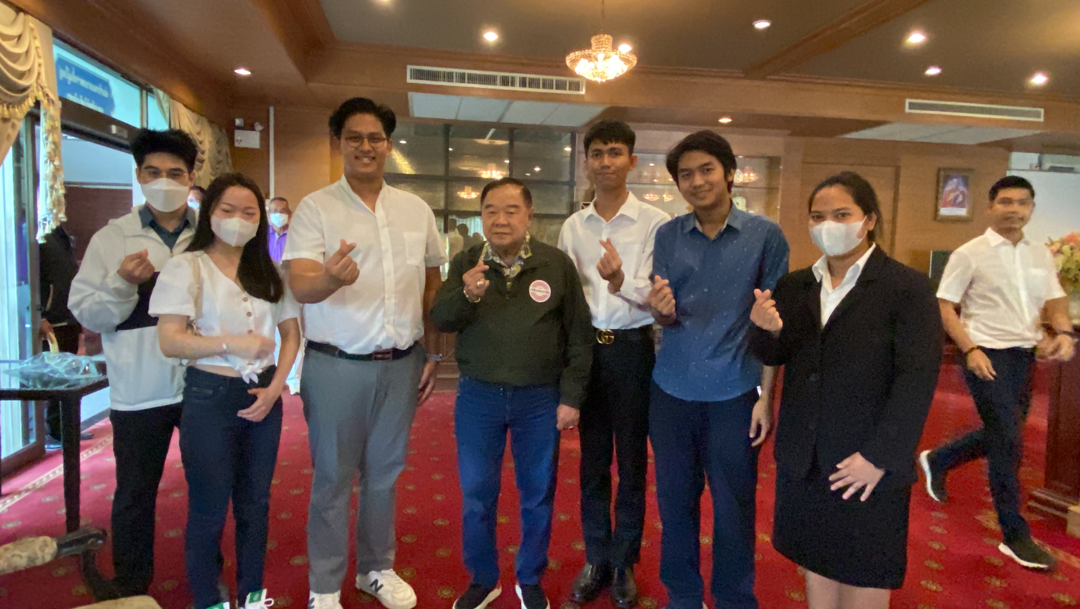 “เยาวชน” ปลื้ม!! “ลุงป้อม” ใจดี-ไม่ดุเหมือนในทีวี พร้อมปิดห้องคุยก้าวข้ามความขัดแย้ง