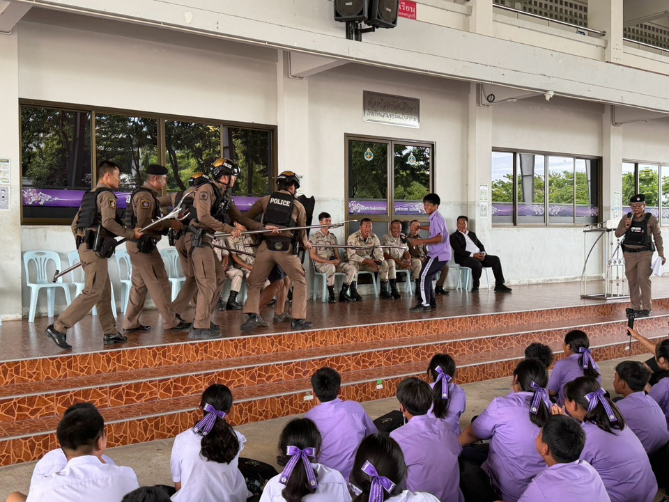 ตำรวจสามชุกซ้อมแผน Active Shooter เสมือนจริง ติวเข้มครู-นักเรียน “หนี-ซ่อน-สู้”