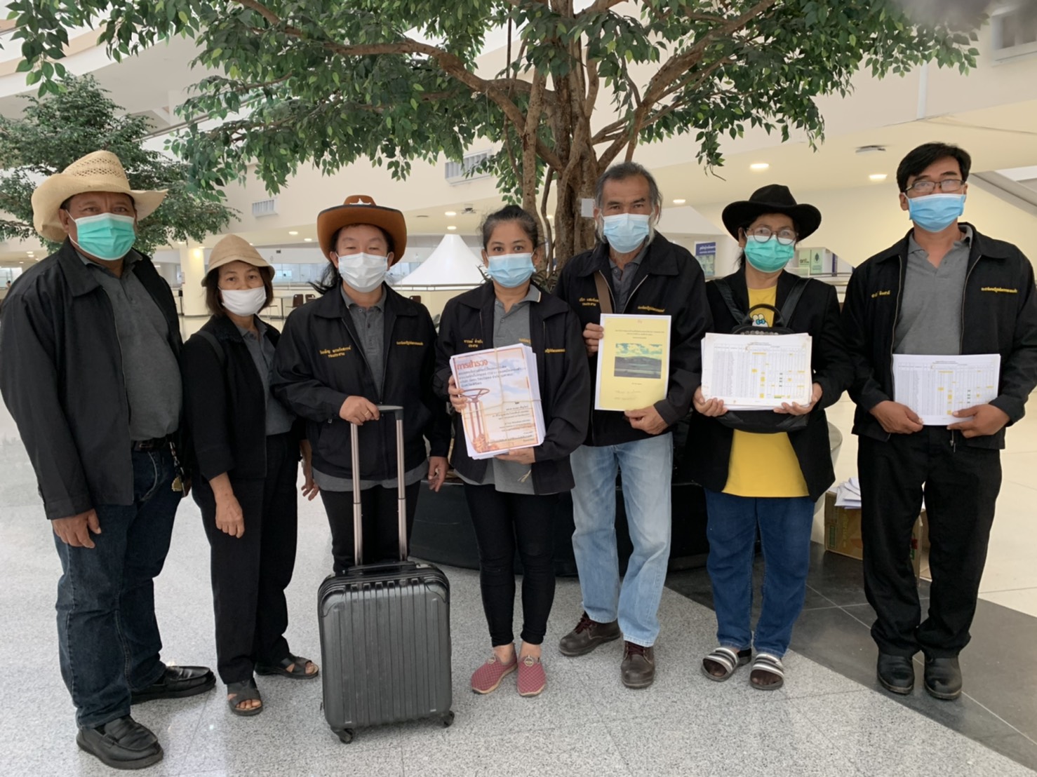กลุ่มประชาสังคมปฏิรูปทรัพยากรและทองคำให้ปากคำดีเอสไอ  พร้อมนำมอบผลตรวจเลือดชาวบ้านที่มีสารพิษเกินมาตรฐาน