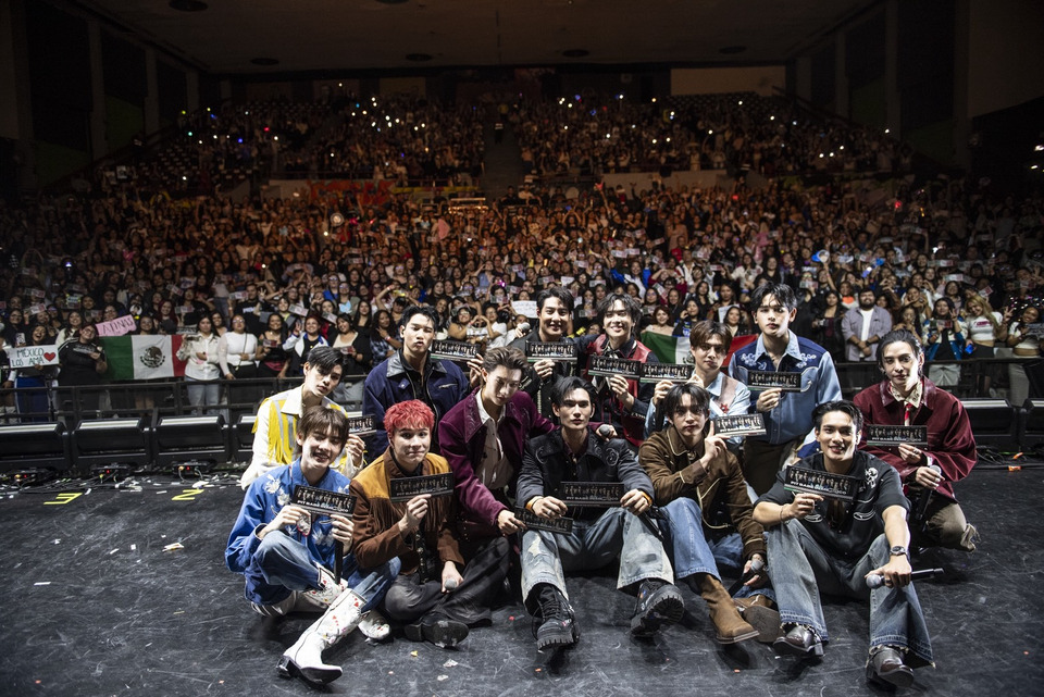 ฮอตข้ามทวีป !! 13 หนุ่ม PIT BABE บินข้ามโลกเซอร์วิสอินเตอร์แฟน MEXICO  จุดกระแสความรักทั่วละตินอเมริกา