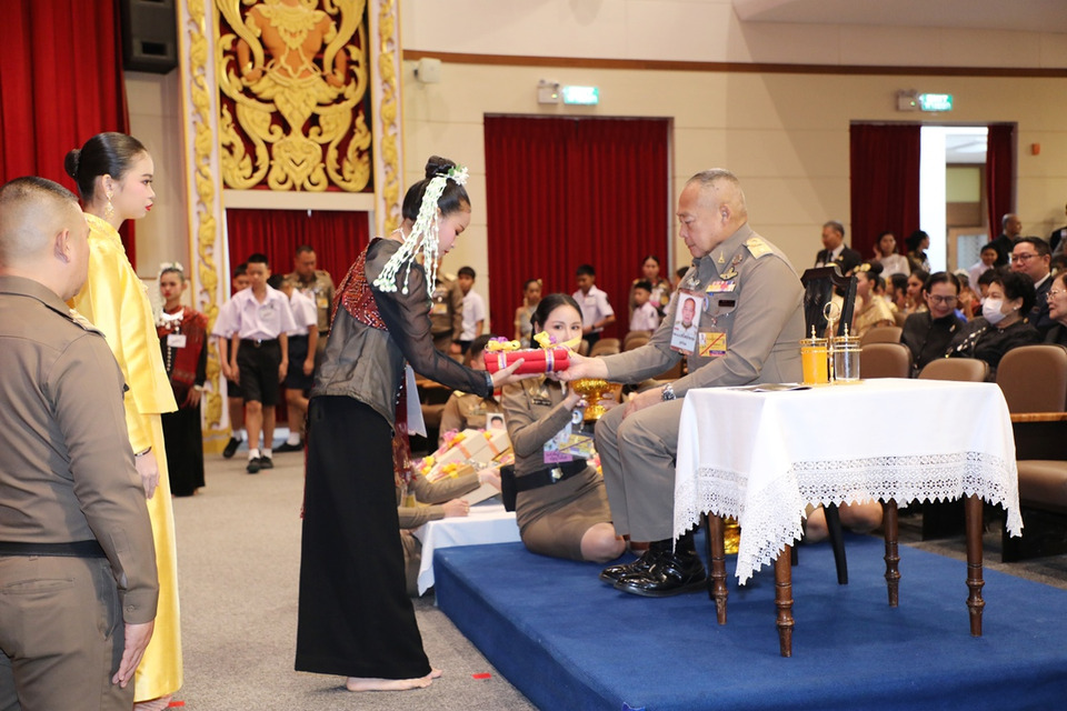 ราชเลขานุการในพระองค์ฯ มอบรางวัลพระราชทานแก่เยาวชน ศูนย์การเรียนรู้ดนตรีไทย-นาฏศิลป์ 904