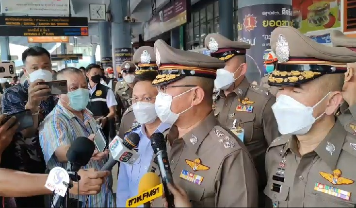 รอง ผบ.ตร.เป็น ปธ.ปล่อยแถวตรวจเยี่ยมการรักษาความปลอดภัย ช่วงเทศกาลปีใหม่ 65 