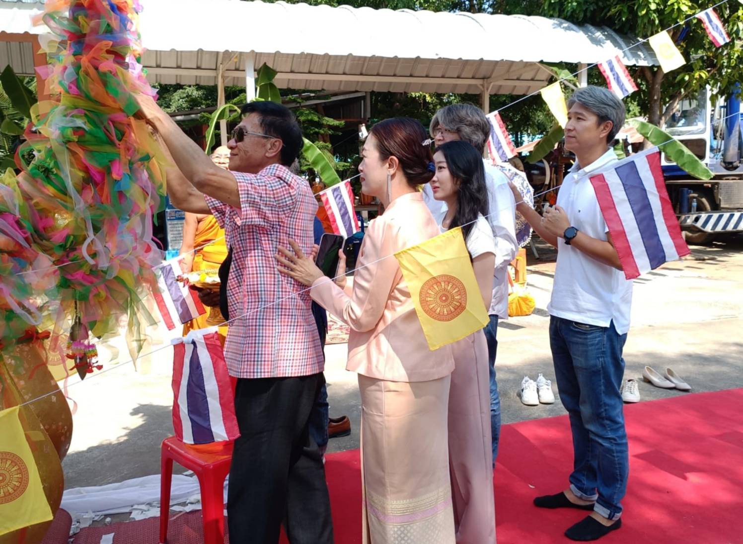 เพชรบูรณ์จัดพิธีทอดกฐินสามัคคีและพิธียกช่อฟ้า"วิหา รศุภปณิตา"วัดอภัยมณีรัตน์