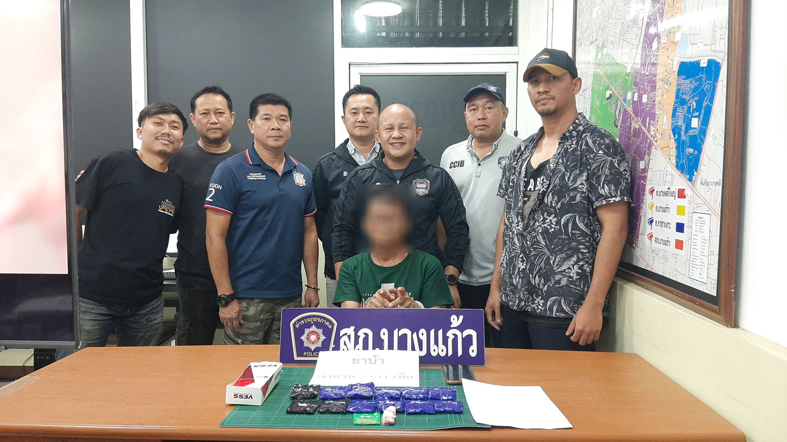 รวบพ่อค้าไก่สดผันตัวค้ายาบ้ายึดของกลางกว่า 2,500 เม็ดย่านกิ่งแก้ว