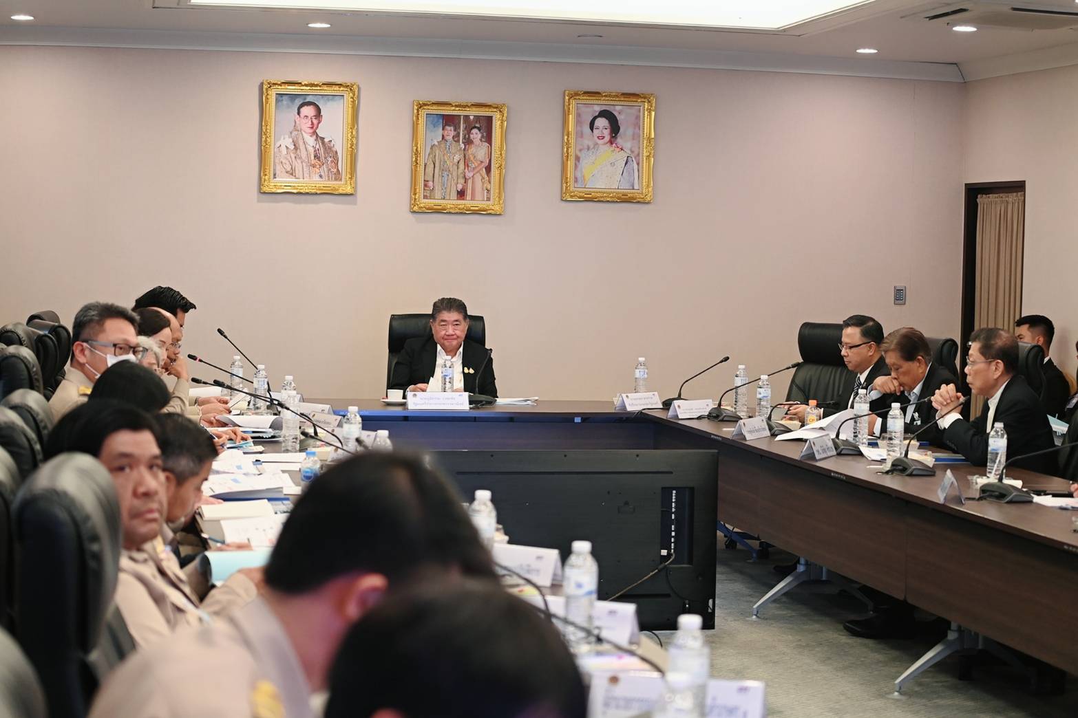"ภูมิธรรม" ประชุม กกร.เคาะต่ออายุสินค้าและบริการควบคุม 57 รายการอีก 1 ปี
