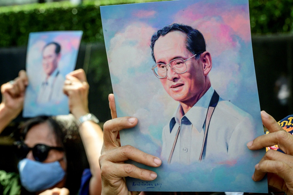 รำลึก 13 ตุลาฯ 'ในหลวง ร.9': จาก 'กษัตริย์นักพัฒนา' สู่โครงการหลวงนับพัน สานต่อชีวิตคนไทยไม่สิ้นสุด