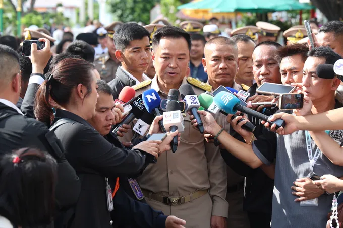 “อนุทิน" เผยเตรียมถกปม "ดาต้าเซ็นเตอร์เถื่อน" 4 ก.ย. นี้ ชี้ทุกคนรู้บทบาท ไม่ตอบ “รักชนก” วิจารณ์ ครม.สัญจรไม่กล้าลงพื้นที่ 3 จว.ชายแดนใต้