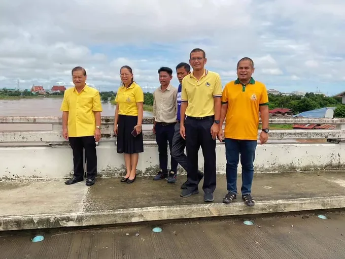 นายกอบจ.อ่างทอง ลงพื้นที่ตรวจสอบระดับน้ำในแม่น้ำเจ้าพระยา บริเวณสะพานเลี่ยงเมืองอ่างทอง และ สะพาน อ.ป่าโมก
