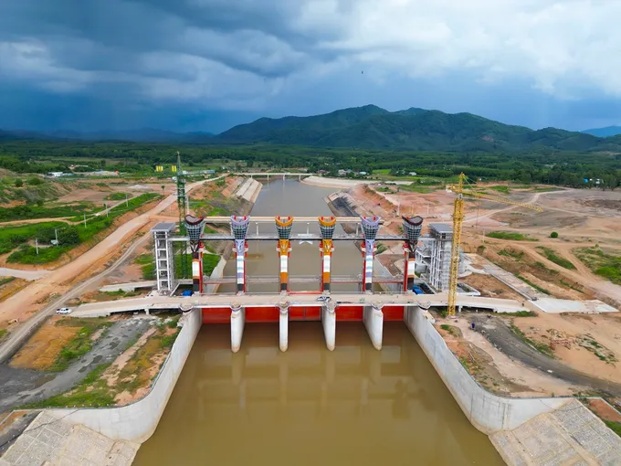 ปตร.ศรีสองรัก แก้น้ำท่วม-แล้ง ยกระดับชีวิตชาวเมืองเลย