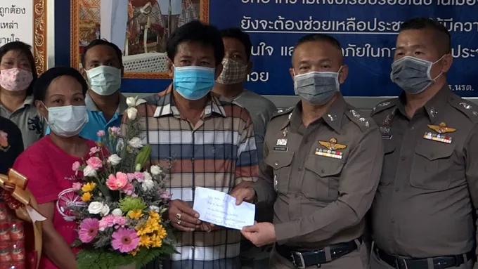ชาวบ้านแห่ขอบคุณ จนท.โพธาราม หลังปิดคดีจี้ทรัพย์อุกอาจได้โดยเร็ว