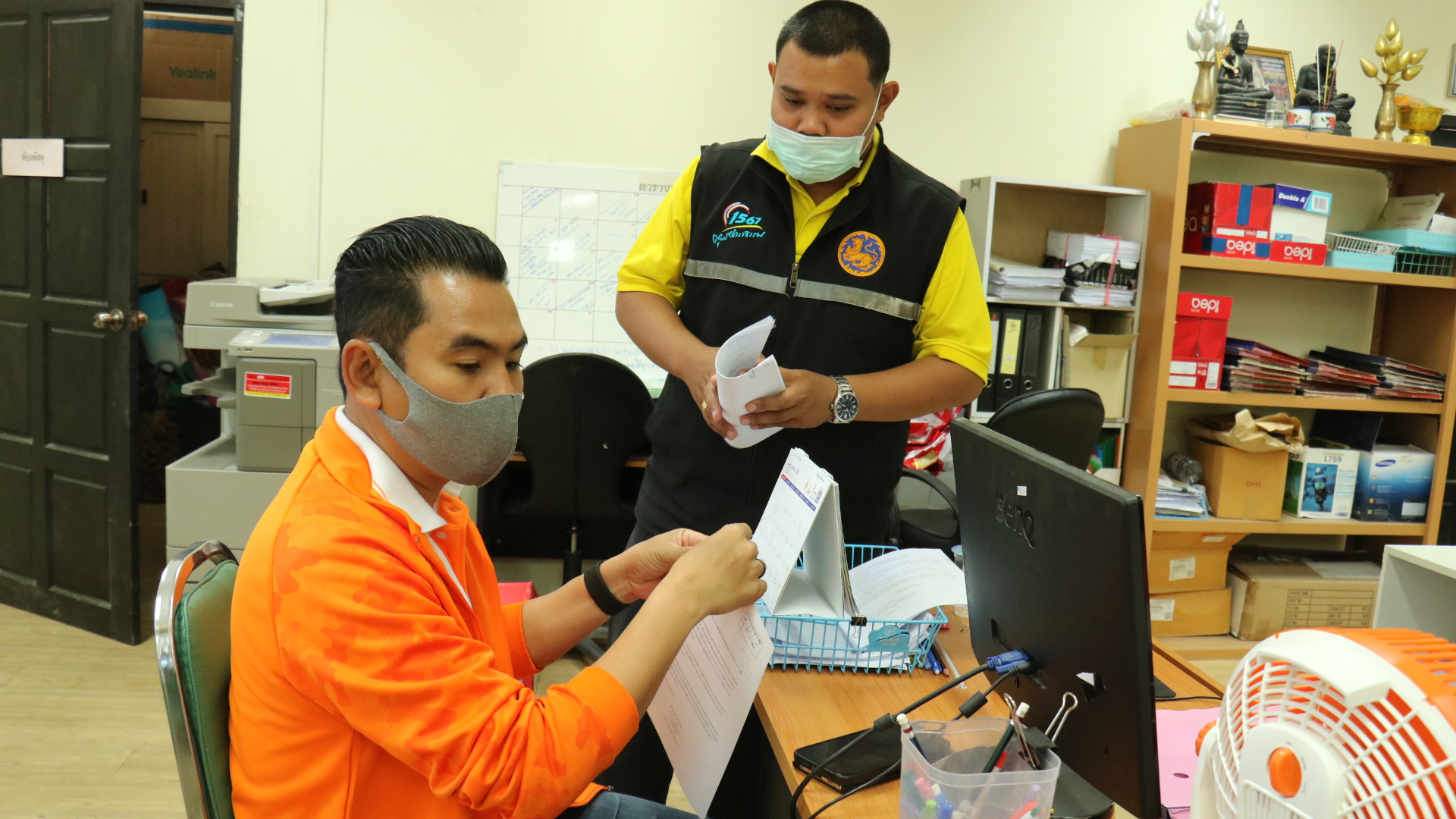ผู้สมัคร ส.อบจ.โคราช หอบหลักฐานร้องศูนย์ดำรงธรรม ผู้บริหารท้องถิ่นวางตัวไม่เป็นกลาง