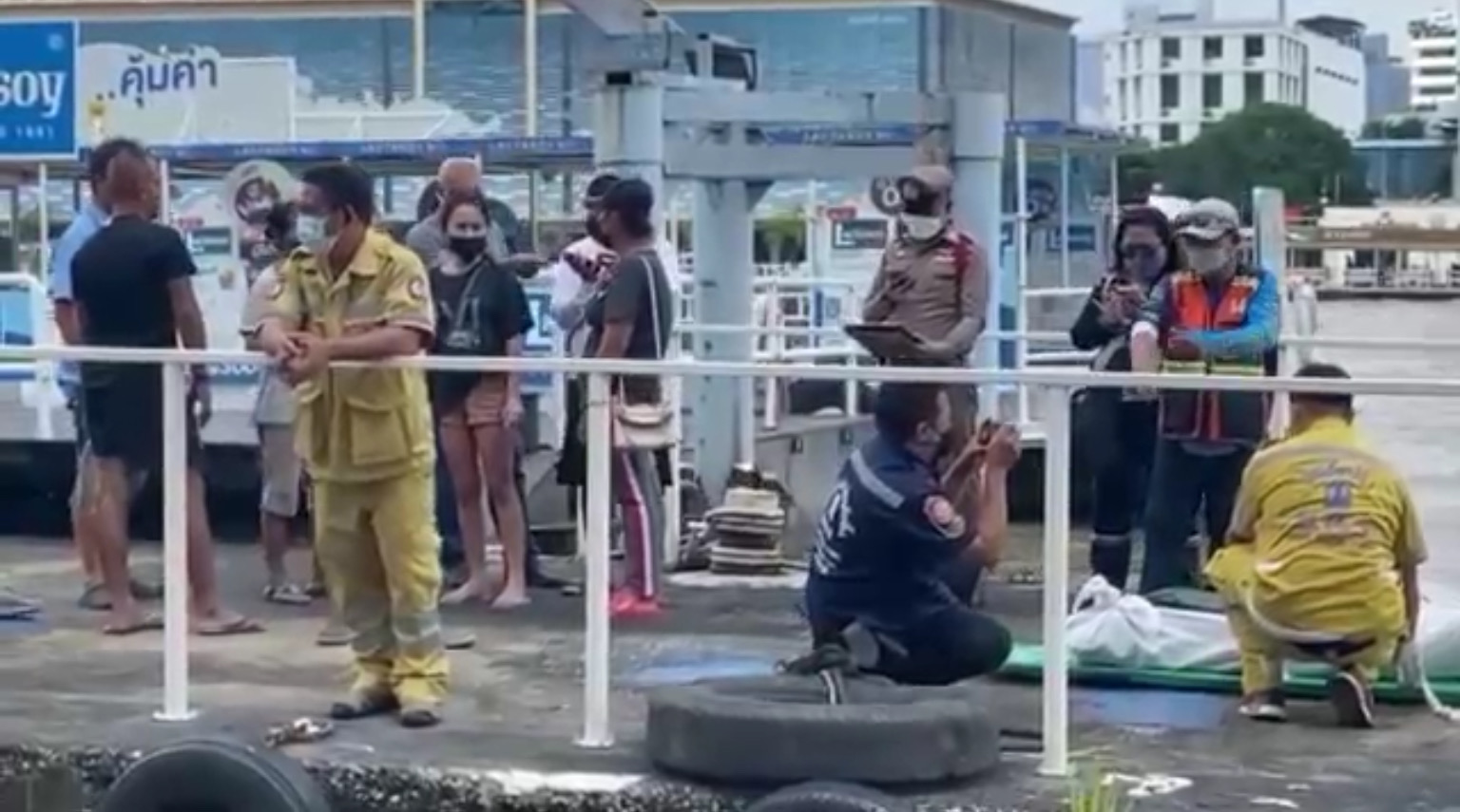 พบศพเหลือแต่โครงกระดูก ลอยติดท่าน้ำคลองสาน