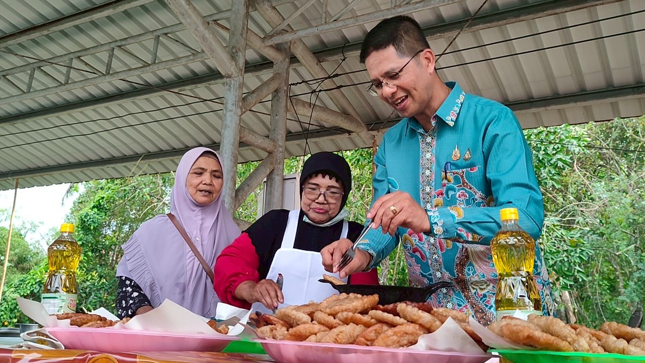 สตูลนำเสนอขนม"จูจอ" สานสัมพันธ์ชุมชนฟื้นชีวิตขนมโบราณควนสตอ