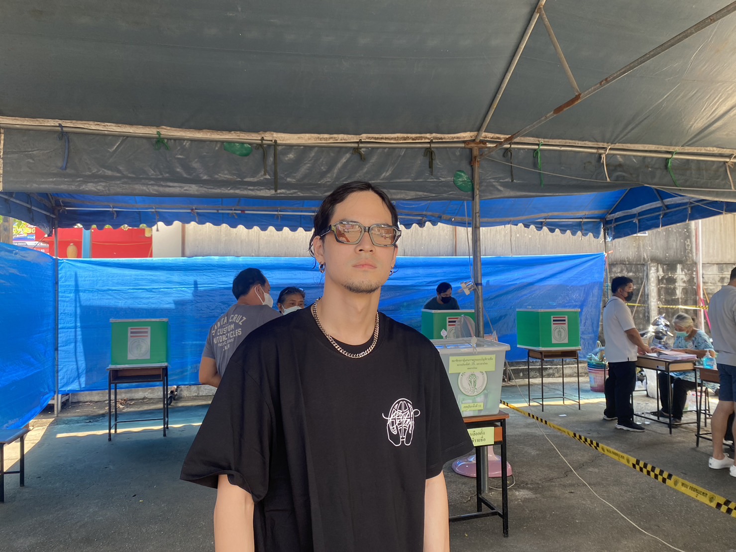  “เก้า จิรายุ” ควง "แม่ก้อย"เข้าคูหาใช้สิทธิเลือกตั้ง 