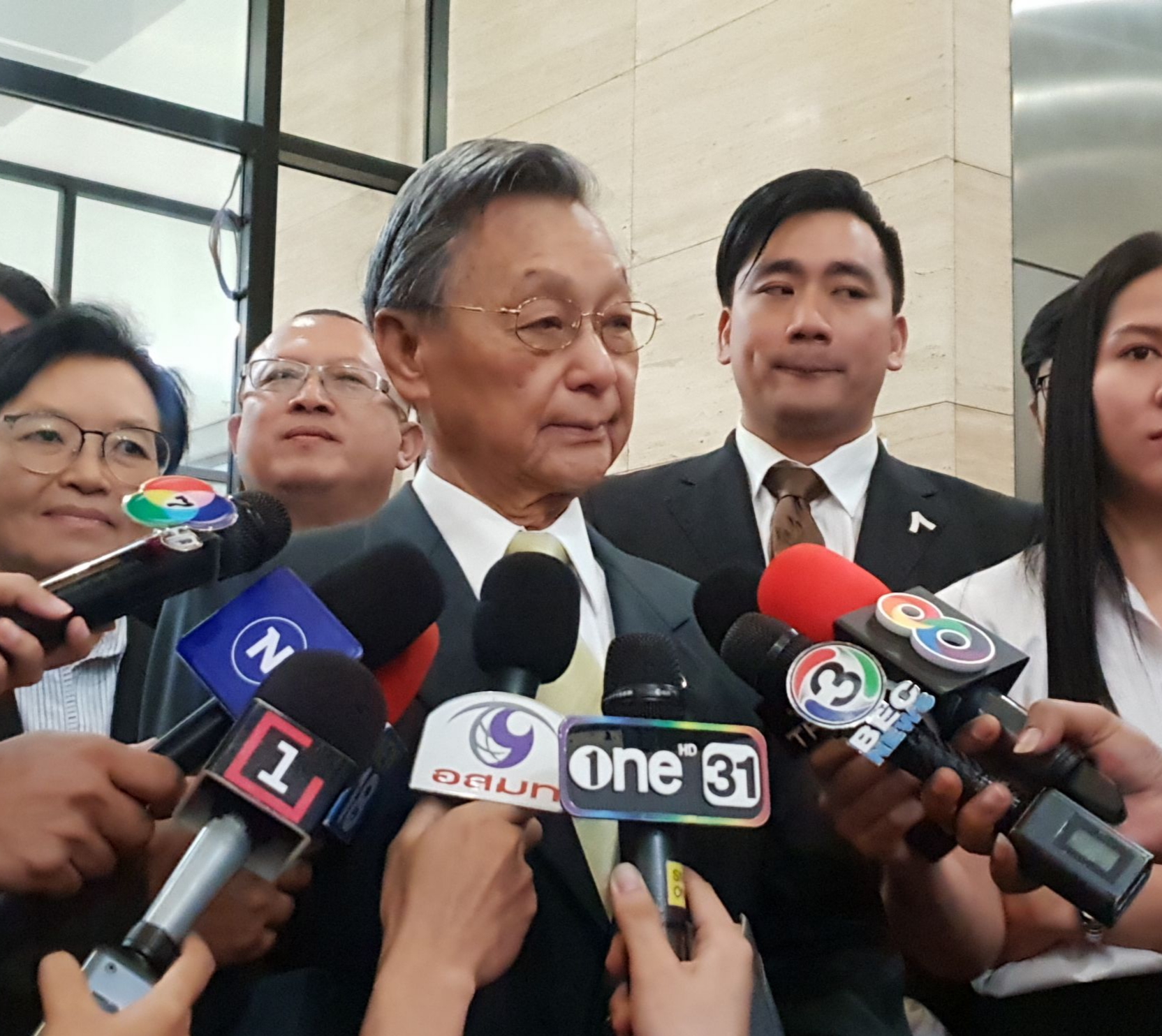 "ชวน"เห็นพ้องทีมกฎหมายสภา ต้องไร้ปัญหาก่อนนำขึ้นทูลเกล้าฯ