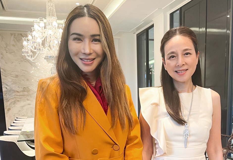 'แอน จักรพงษ์' พบ 'มาดามแป้ง' ปรึกษาความร่วมมือโปรเจกต์มิสยูนิเวิร์ส
