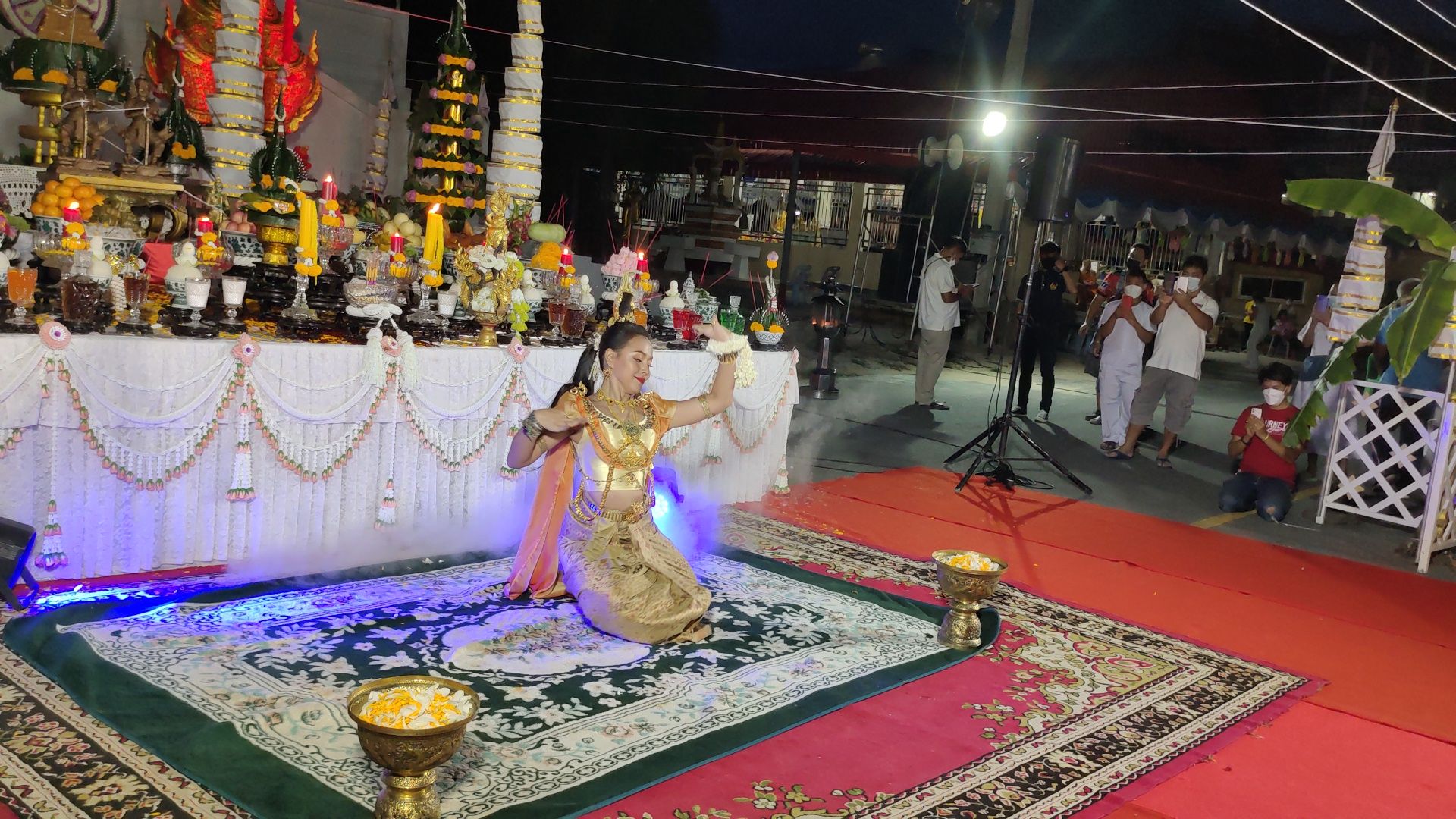 บวงสรวง ท้าวเวสสุวรรณกระบอง สูง 4 เมตร วัดสามัคคีบรรพต (บางเสร่นอก)