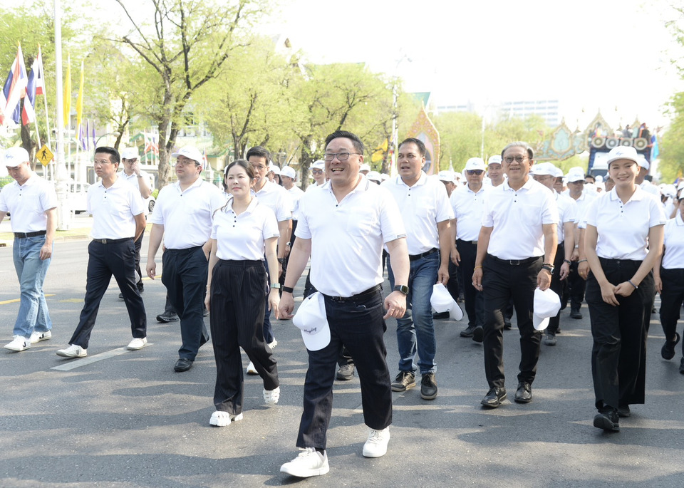 “จุลพันธ์” นำขบวนเทิดพระเกียรติ เดินหน้าปลดล็อกสิทธิแรงงาน ยื่น 8 ข้อเรียกร้องใหญ่ 