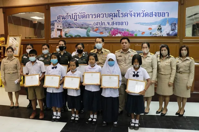 สหกรณ์สงขลา มอบเกียรติบัตรและเงินรางวัลแก่ครู-นักเรียน ชนะการประกวดบันทึกบัญชีกิจกรรมสหกรณ์นักเรียน