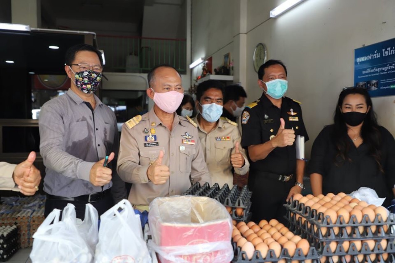 รองผวจ.สุราษฎร์ฯลงพื้นที่ตรวจสินค้าไข่ไก่ ไข่เป็ดและเนื้อหมู​ สั่งห้ามกักตุนสินค้าหรือฉวยโอกาสขึ้นราคาสินค้า