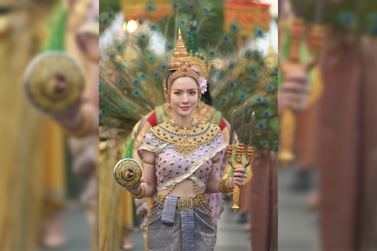 “แอฟ-ทักษอร” แปลงโฉมเป็น "นางมโหธรเทวี" สวยสง่าดุจนางในวรรณคดี