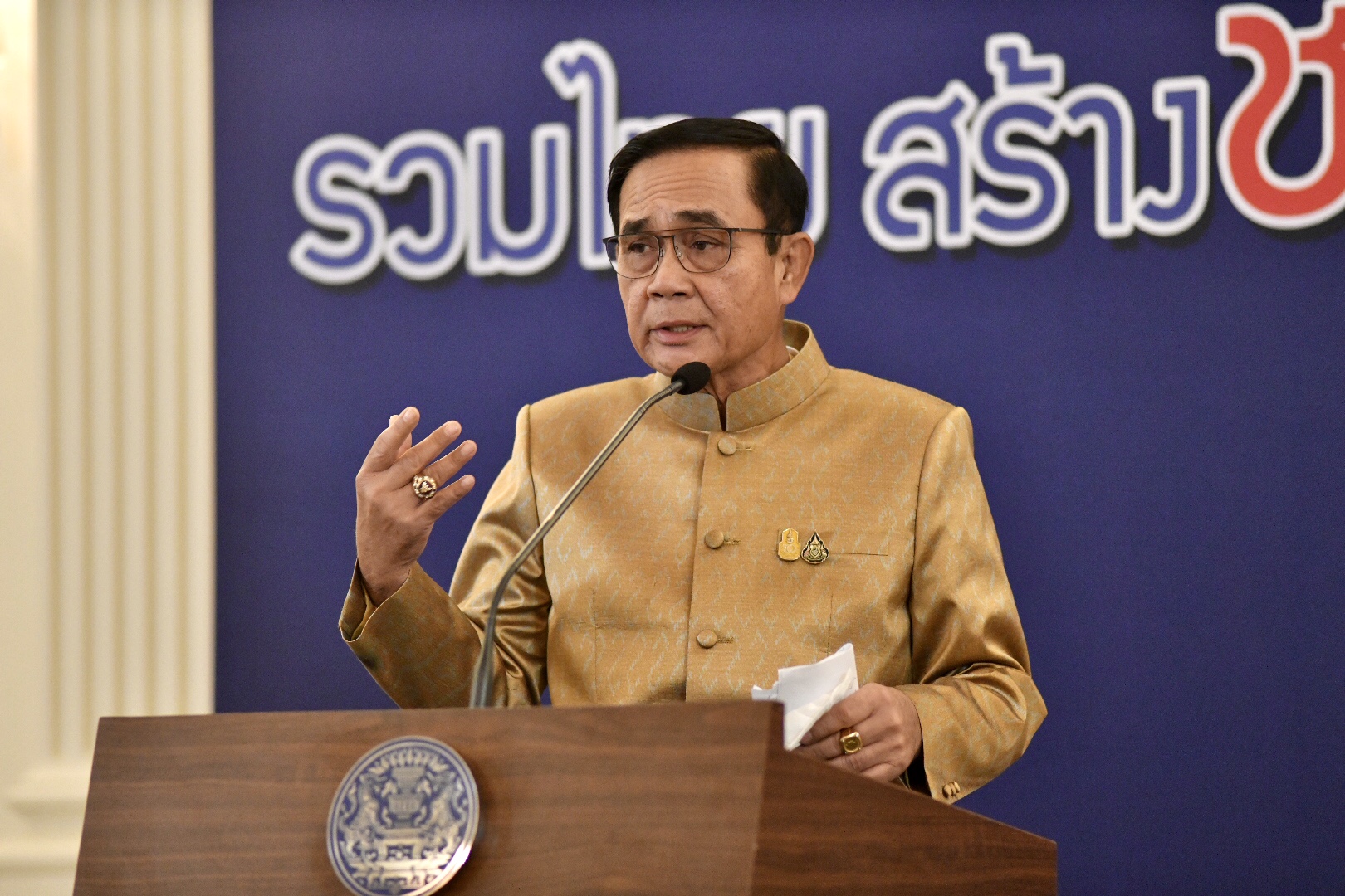 “บิ๊กตู่”ปัดไทยส่งเสบียงกองทัพเมียนมา ยันเป็นเรื่องการค้าปกติ แจงต่อพ.ร.ก.ฉุกเฉินไม่เกี่ยวสถานการณ์ประเทศเพื่อนบ้าน