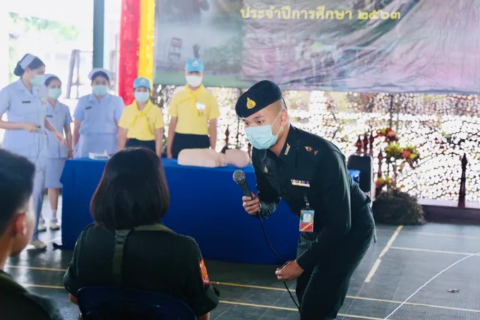 รพ.ค่ายพิชัยดาบหัก ออกให้ความรู้ สาธิต และสอนวิธีการปฏิบัติการช่วยฟื้นคืนชีพด้วยวิธีปั๊มหัวใจ