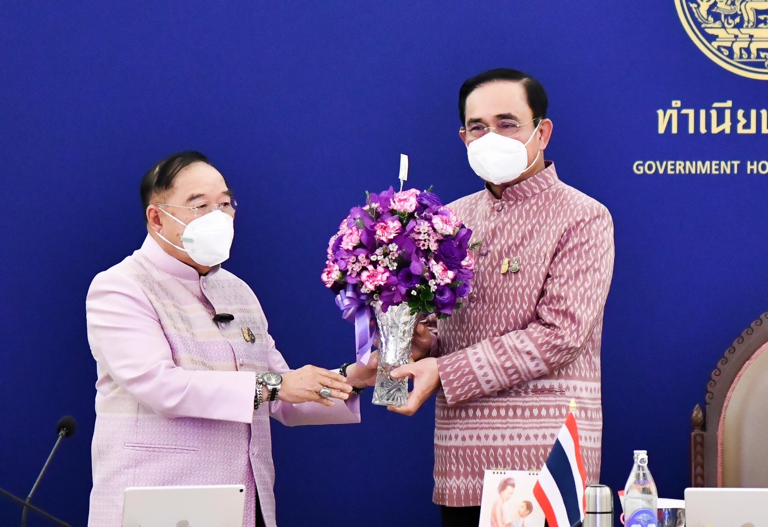 "บิ๊กป้อม" นำรัฐมนตรีอวยพรวันเกิด "นายกฯ" จัดครัวครม.รับประทานอาหารร่วมกัน 