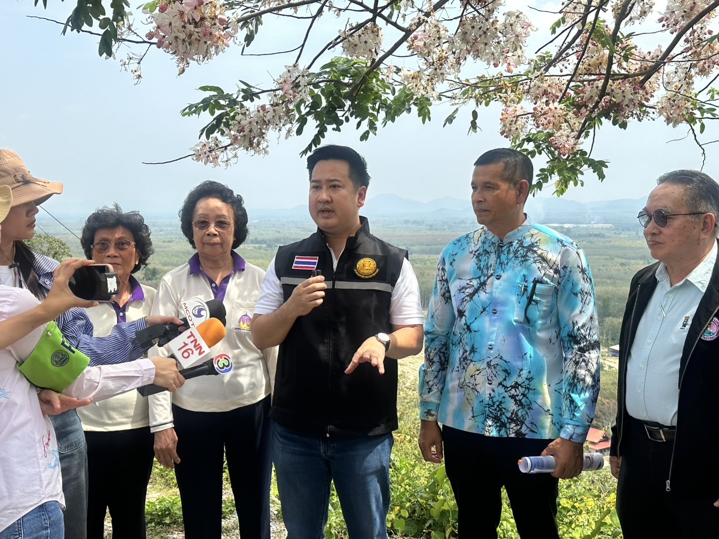 รองโฆษกรัฐบาล พร้อมดันการท่องเที่ยว “อุทยานเขาเล่” เมืองสะเดา ชายแดนไทย-มาเลเซีย คาดดึงดูดนักท่องเที่ยว 1,500 คนต่อวัน