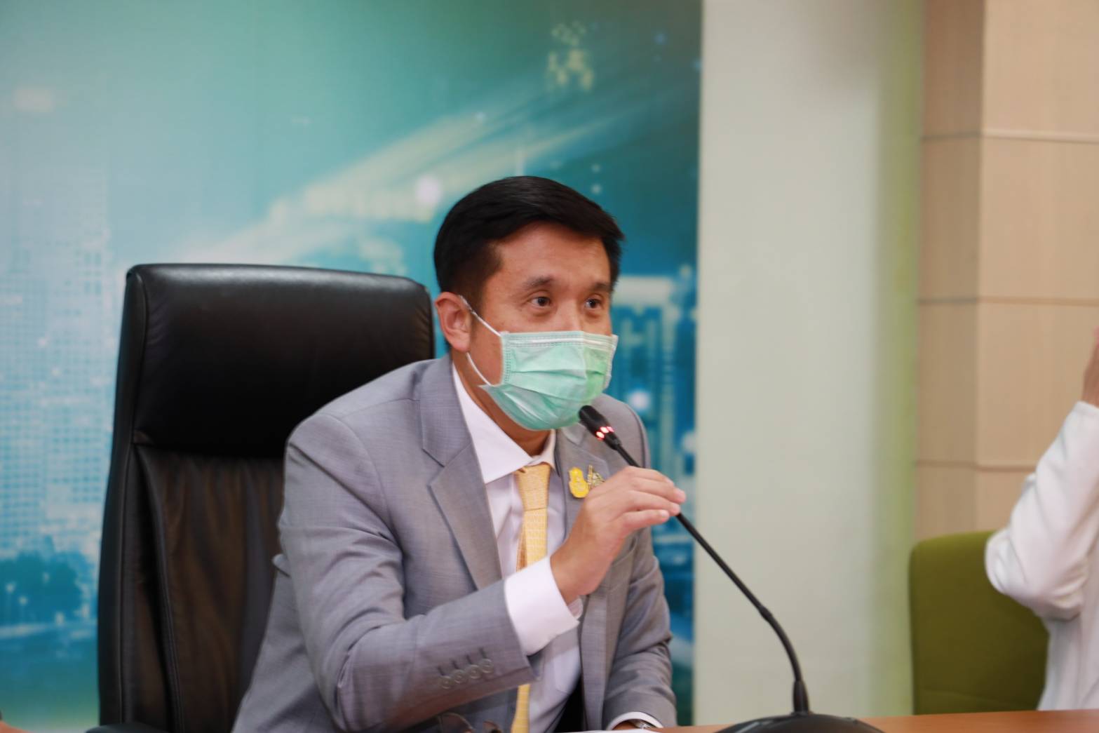 "ชัยวุฒิ" จับมือ "รอง ผบ.ตร." ทลายเครือข่ายพนันออนไลน์ เงินหมุนเวียนหลักพันล้าน 