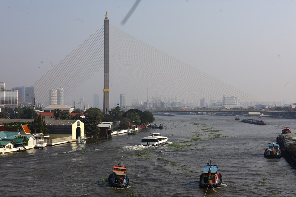 สภาพอากาศบริเวณสะพานพระปิ่นเกล้าฯหลังค่าฝุ่น PM 2.5 ในกทม.เริ่มมีผลกระทบต่อสุขภาพ