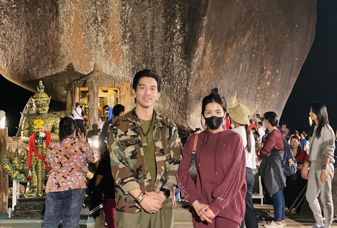หมดเคราะห์หมดโศก! "ดีเจแมน - ใบเตย" พากันขึ้นเขาคิชฌกูฏไหว้พระขอพร