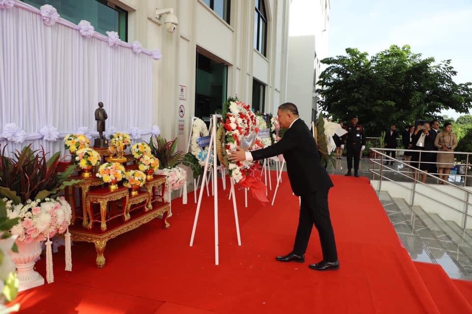 ศาลจังหวัดอ่างทองจัดพิธีวางพวงมาลาสดุดีเทิดพระเกียรติพระบิดาแห่งกฎหมายไทย"วันรพี ประจำปี 2567"