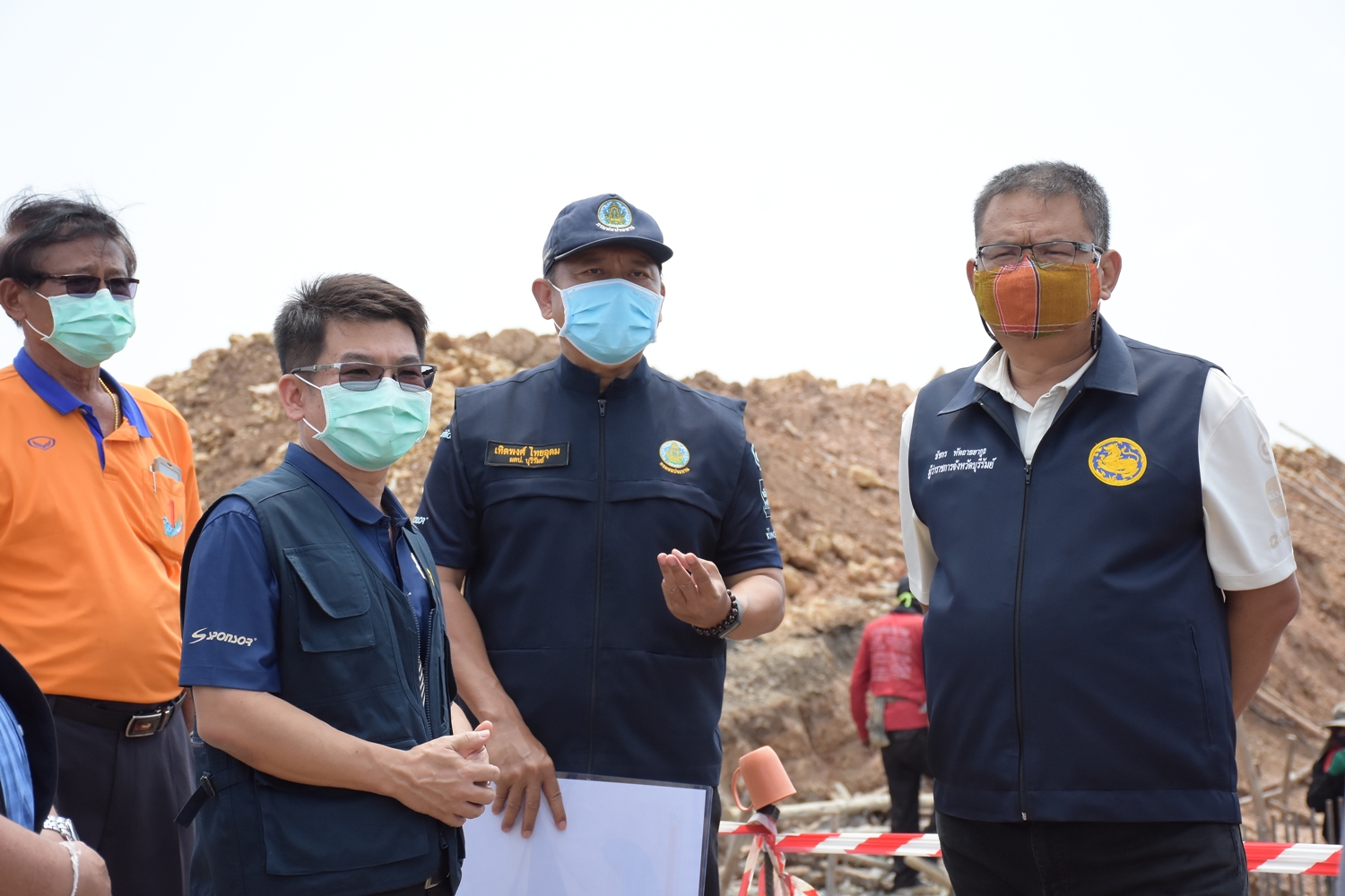 ผู้ว่าฯบุรีรัมย์ ติดตามการก่อสร้างเส้นทางผันน้ำจาก ลำปะเทีย แก้ปัญหาภัยแล้งในพื้นที่