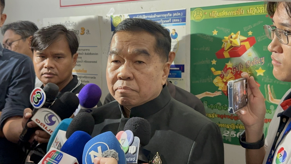 “บิ๊กเล็ก” เสียใจทหารพลีชีพเพิ่ม เตือน กำลังพลชายแดนระวังกัมพูชาใช้อาวุธหลากหลาย ระบุ มีวิธีจัดการโดรนสอดแนม แต่ขออุบรายละเอียด