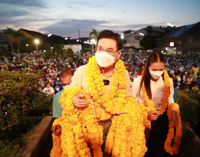 "จุรินทร์" นำขุนพลภาคใต้ปราศัยขอคะแนนให้ "น้ำหอม" เป็นส.ส.หญิงคนแรกของสงขลา 