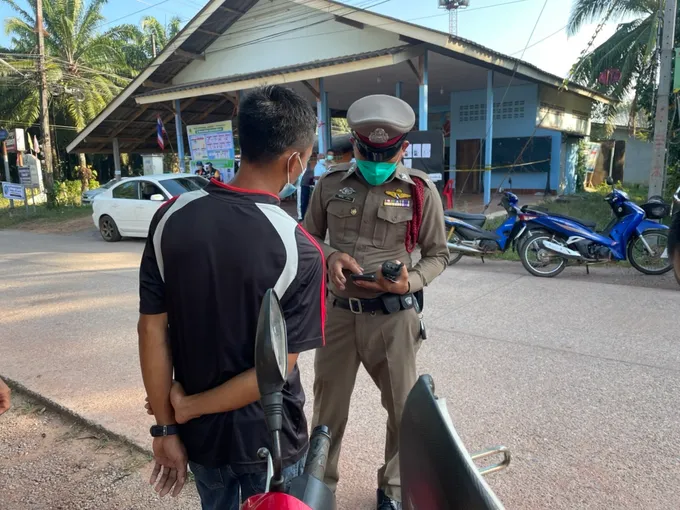 “ทนายแดง” แจ้งความสภ.เมืองชุมพร เอาผิดผู้กระทำผิดกม.เลือกตั้ง รับสารภาพถ่ายรูปในคูหากา เป็นหลักฐานรับเงิน 