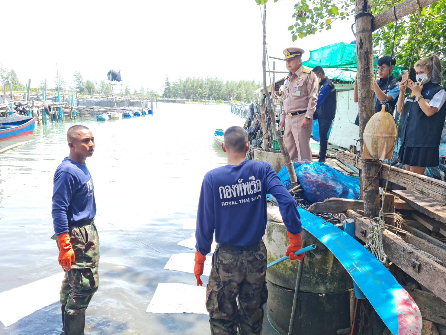 ผบ.ทัพเรือภาคที่ 2 ลงพื้นที่รับทราบปัญหาคราบน้ำมัน"ปตท.สผ."แจ้งความเอาผิดปิดล้อมท่าเรือ