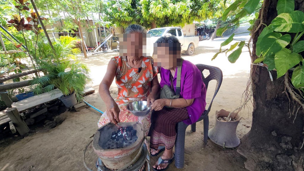 2 แม่เฒ่าแค้นใจ เผาพริกเผาเกลือสาปแช่ง กลุ่มนายทุนบุกฮุบที่บรรพบุรุษ 3 ไร่เศษ
