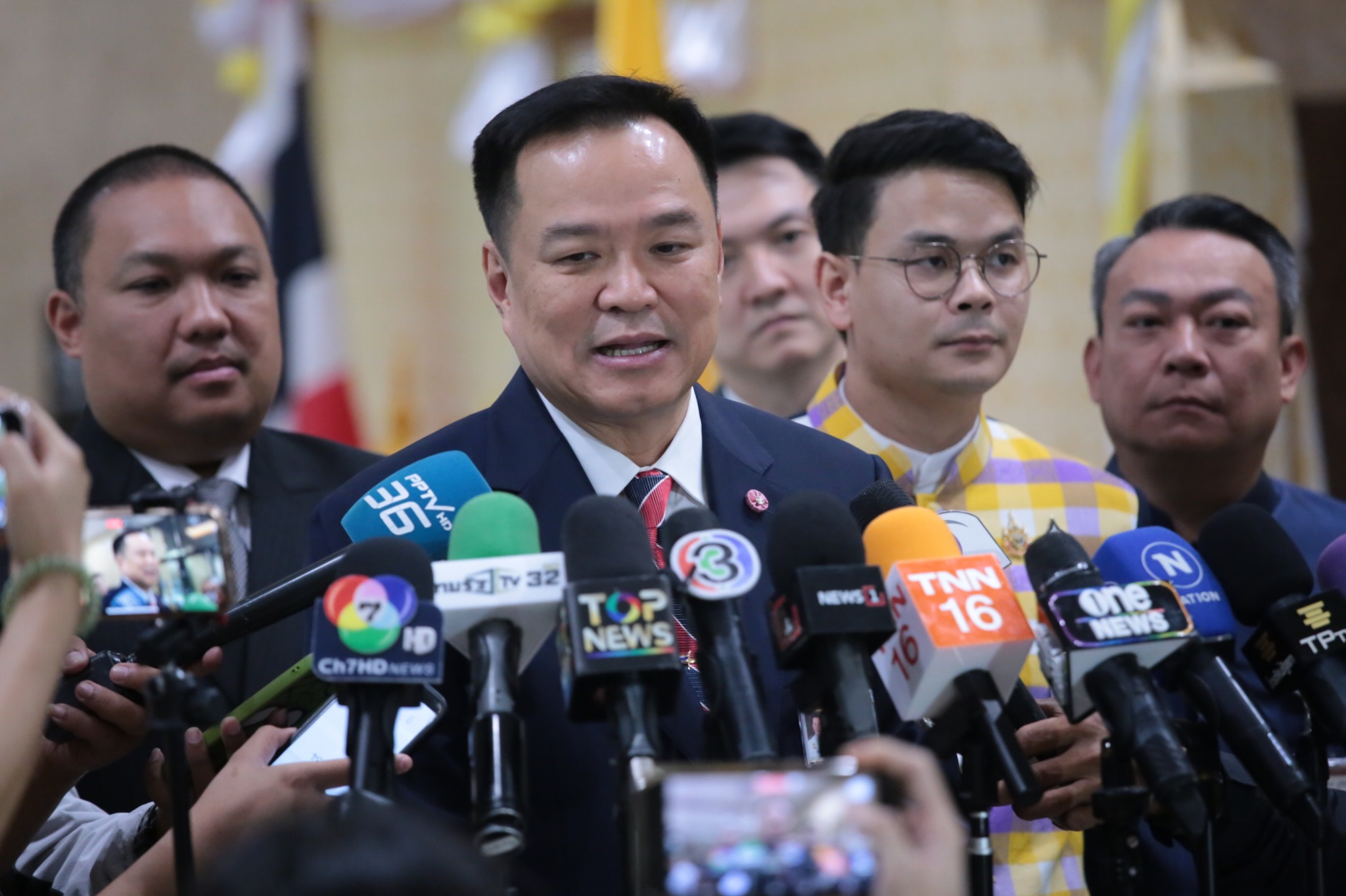 "อนุทิน" รับ "มณเฑียร" ผู้ว่าฯสตง.เป็นเพื่อนวปอ. แต่ไม่ได้ลงนามสัญญาสร้างตึก เพิ่งมารับตำแหน่ง