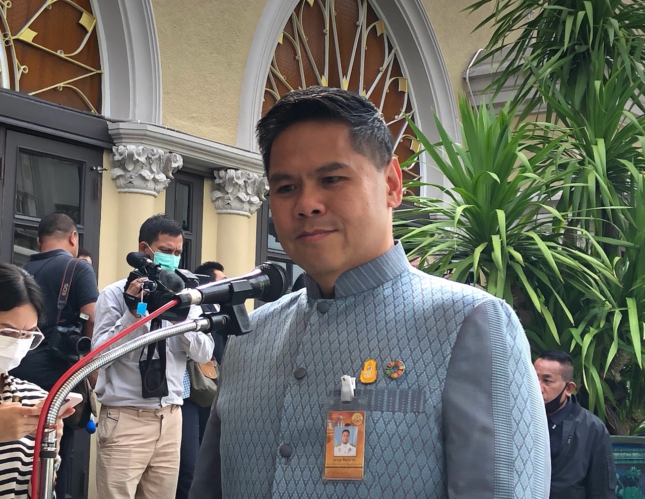 "วราวุธ" ไม่รู้เรื่อง "ดีลลับลังกาวี" ชี้ "อนุทิน-เศรษฐา" เจอกันอังกฤษ อย่าเพิ่งตีความ แค่บอลนัดเดียว