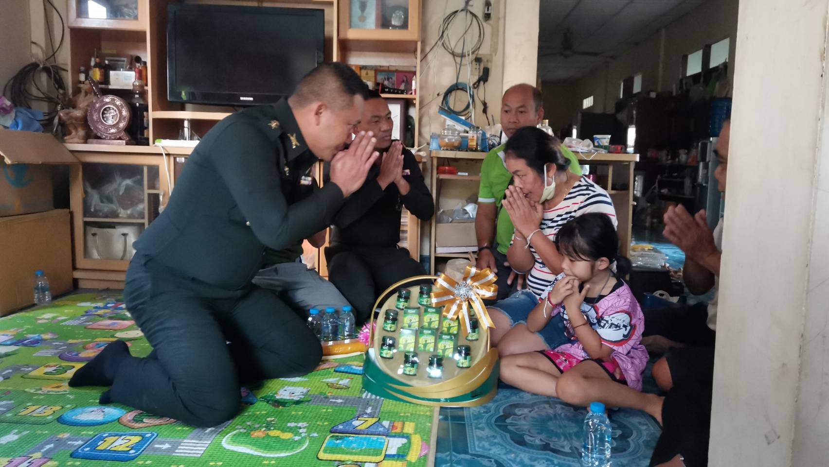 จบลงด้วยดี​ หลังรถยนต์หน่วยงานราชการชนรถชาวบ้าน​ ผู้บังคับบัญชาทราบเรื่องรีบบึ่งไปบ้านผู้เสียหายรับผิดชอบทุกอย่าง  