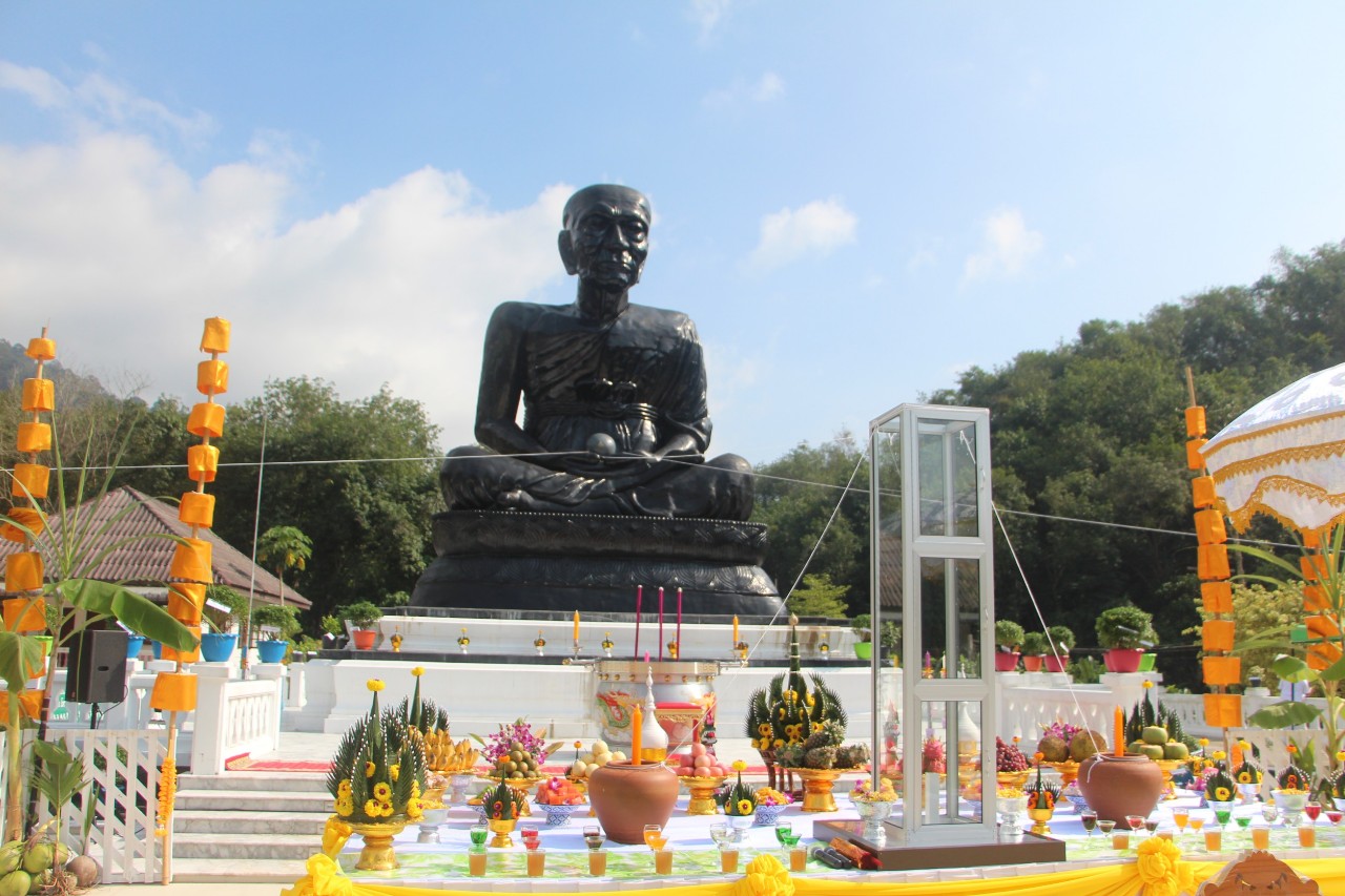 ผู้แทนพิเศษของรัฐบาล เป็นประธานในพิธีบวงสรวงหลวงพ่อทวดเหยียบน้ำทะเลจืด 