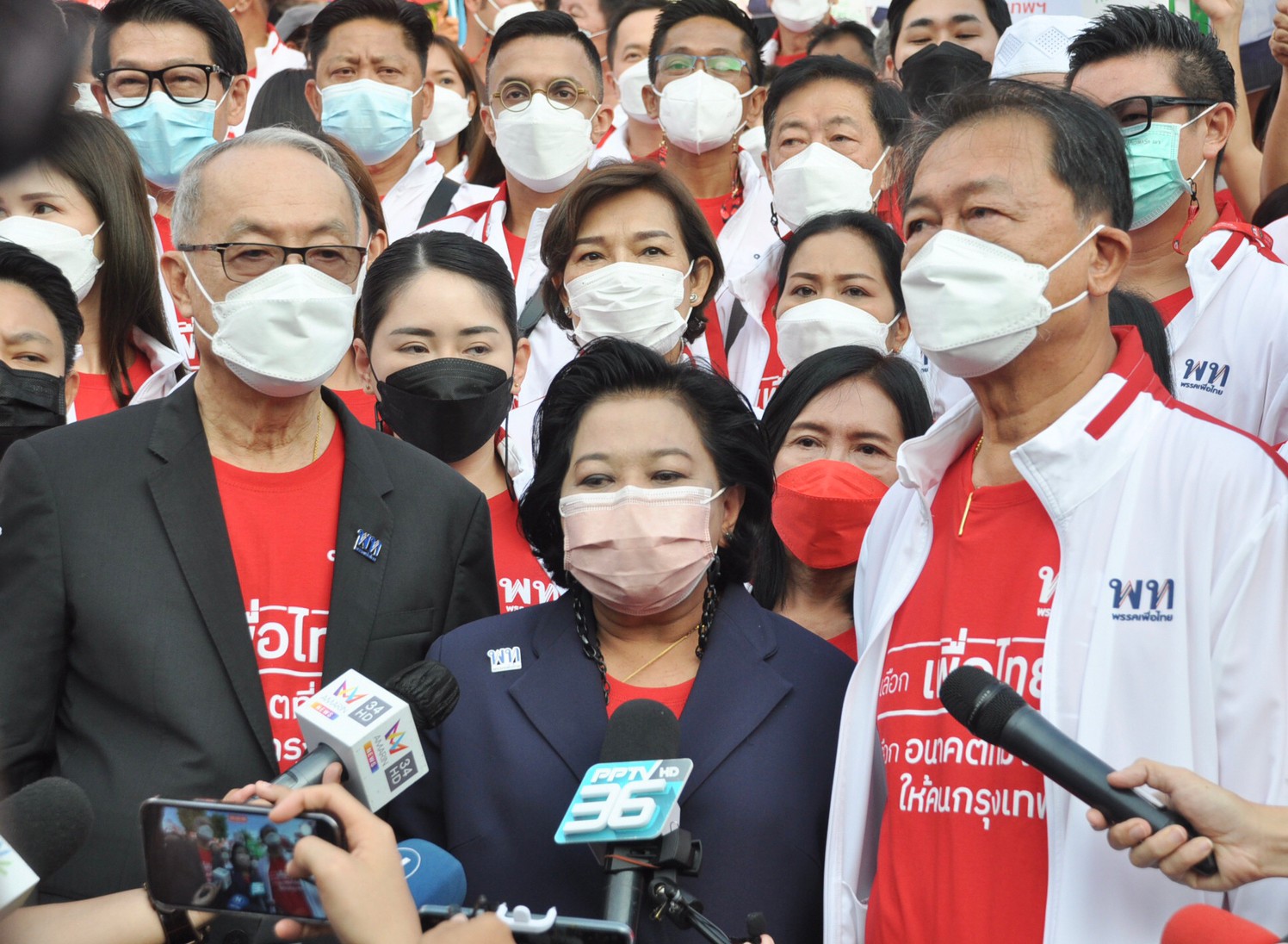 "พวงเพ็ชร" มั่นใจ ผู้สมัครสก.เพื่อไทย ได้รับความไว้วางใจ ปัดฮั้ว "ชัชชาติ" อยู่ที่ปชช.ตัดสินเอง